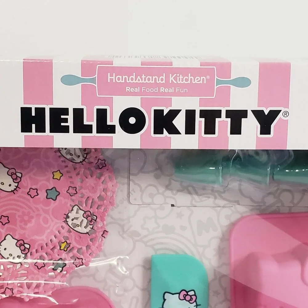 Hello Kitty Sanrio Shaped 23 PC Baking Gift Set Cake & Cupcake Silicone Mold NEW